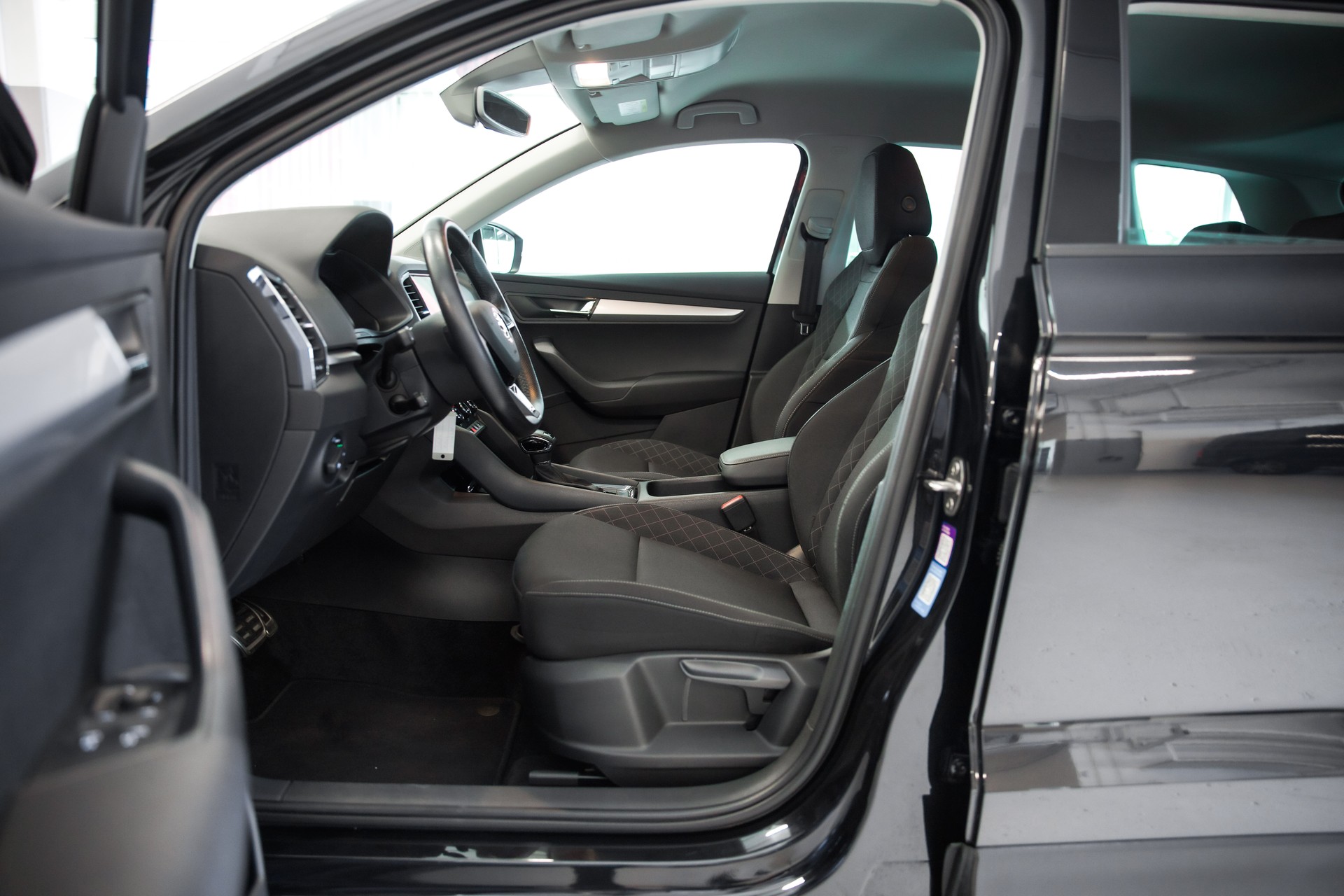 SKODA Karoq 1.0 TSI Ambition DSG-image-18