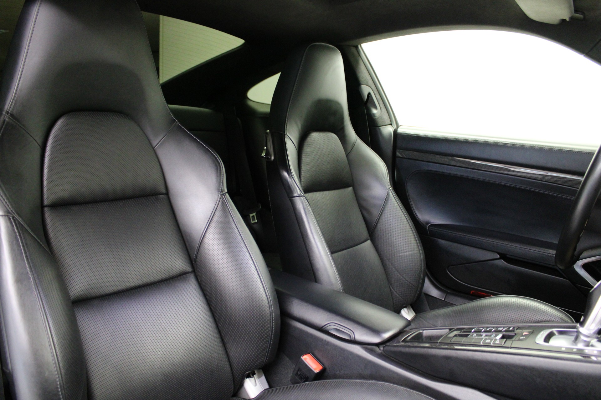 PORSCHE 911 Turbo S PDK-image-5