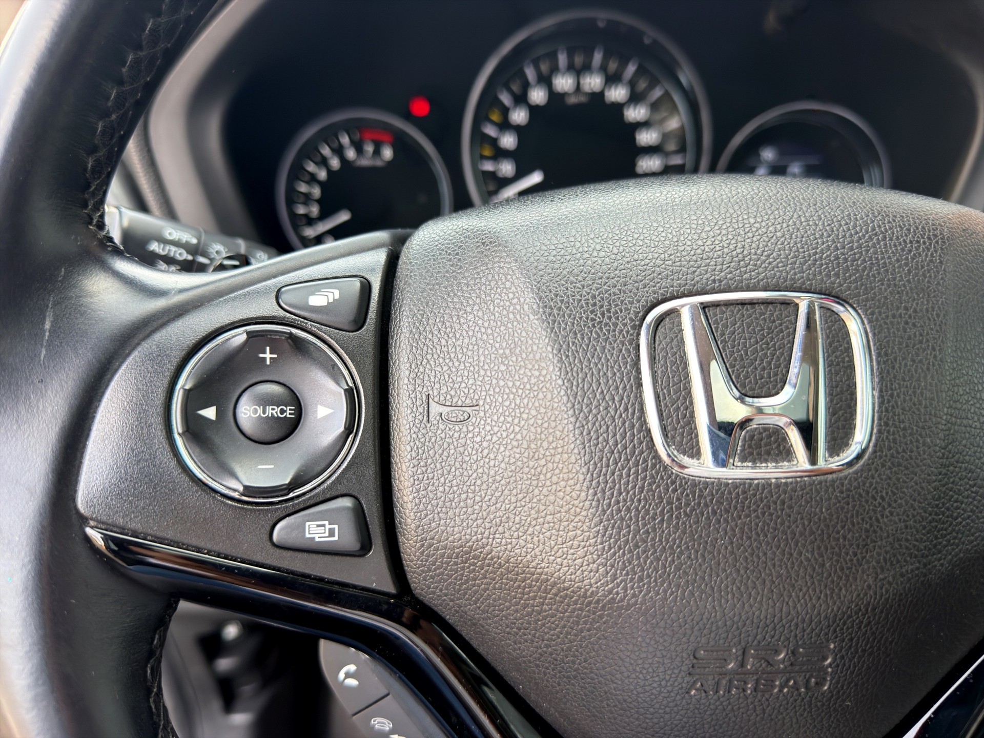 HONDA HR-V 1.5i-VTEC Executive CVT-image-16