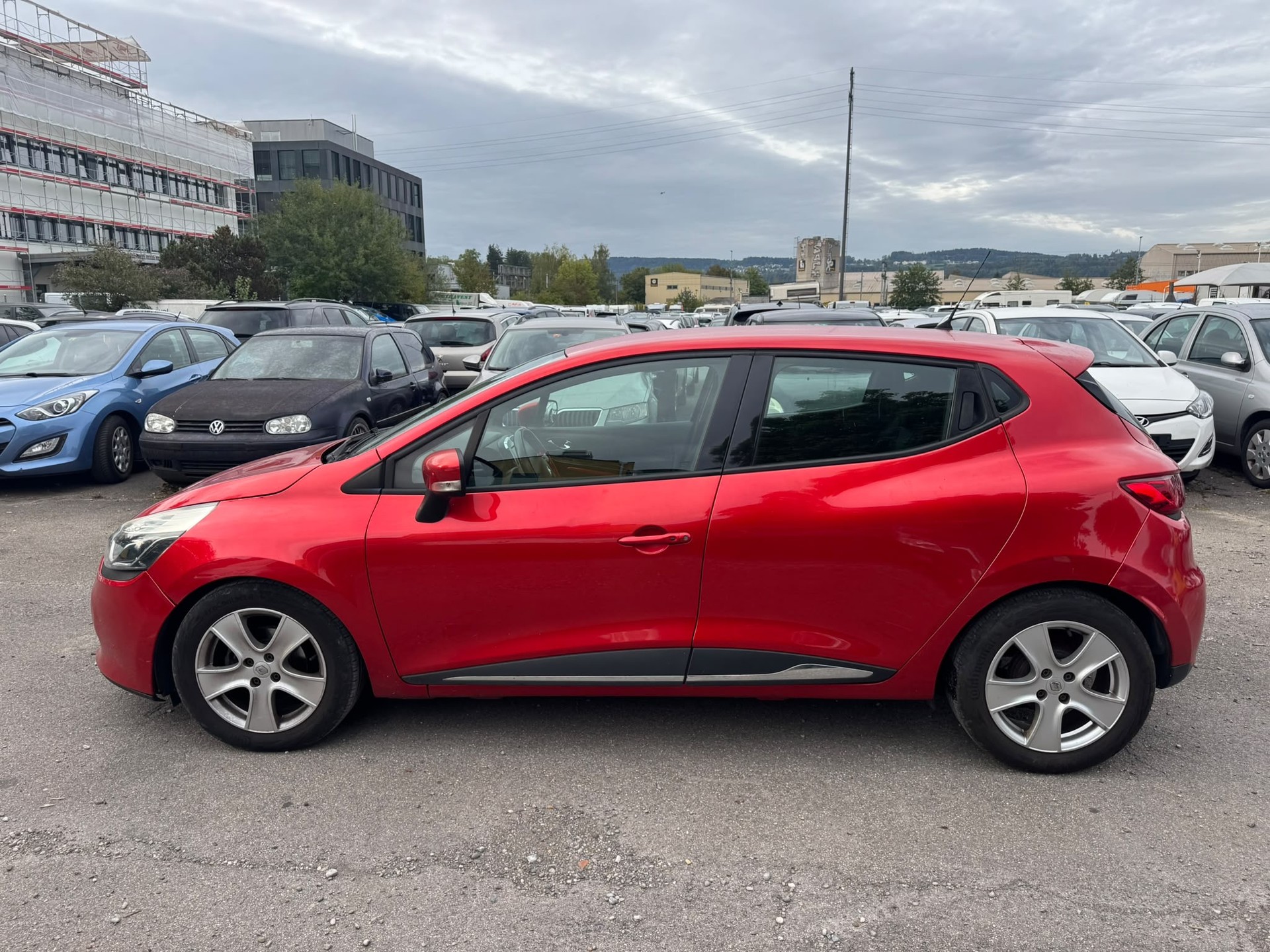 RENAULT Clio 0.9 12V Swiss Edition-image-6
