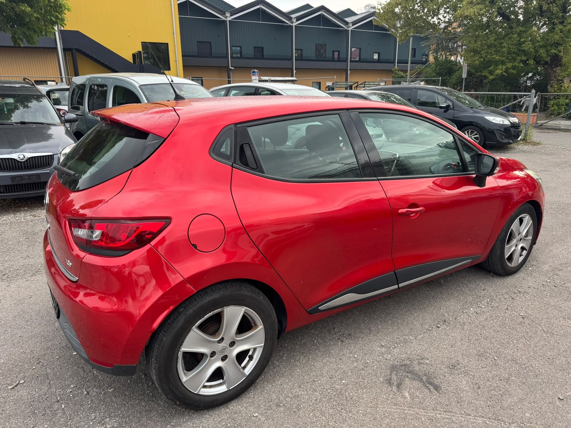 RENAULT Clio 0.9 12V Swiss Edition-image-7
