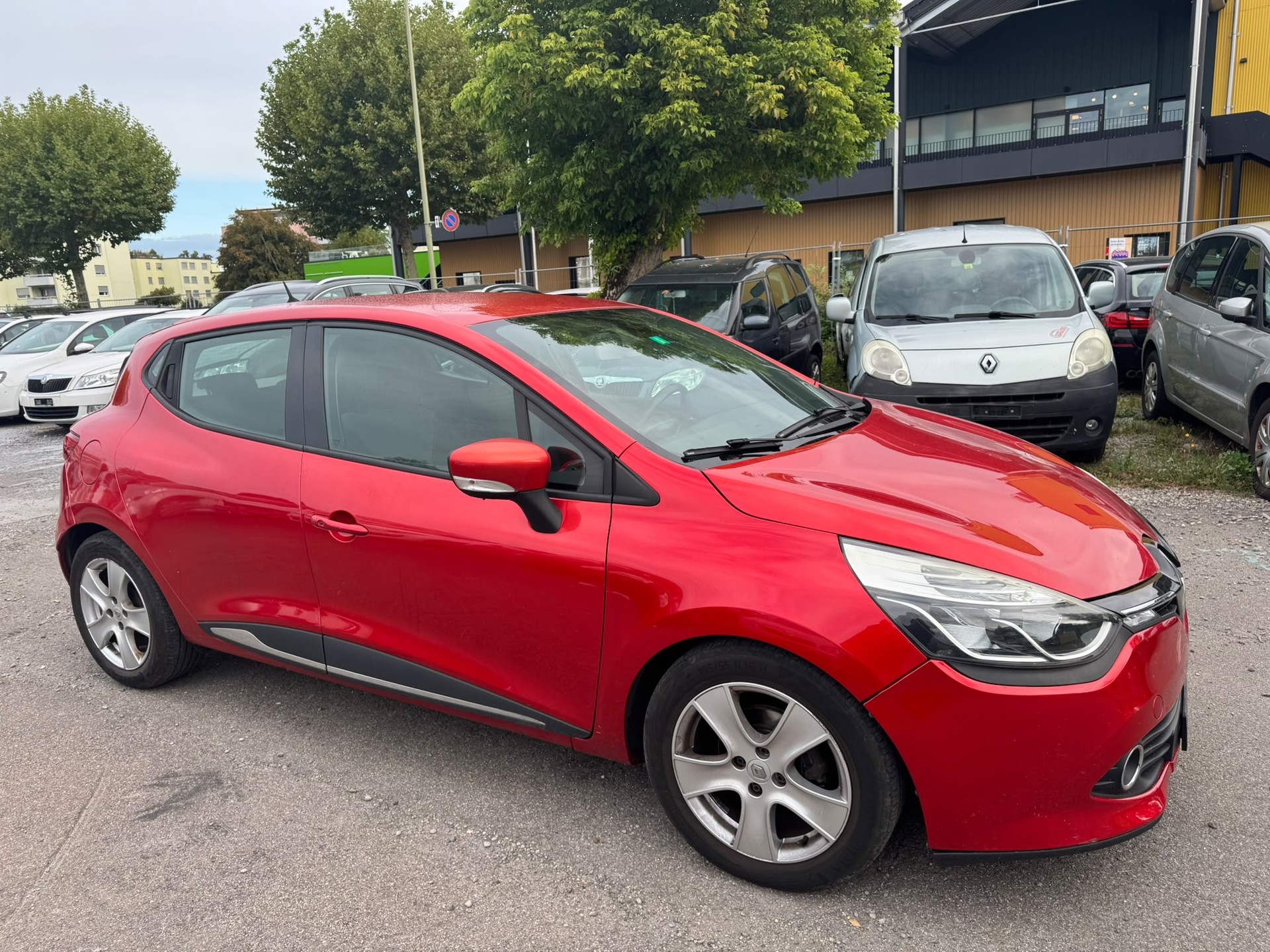RENAULT Clio 0.9 12V Swiss Edition-image-3