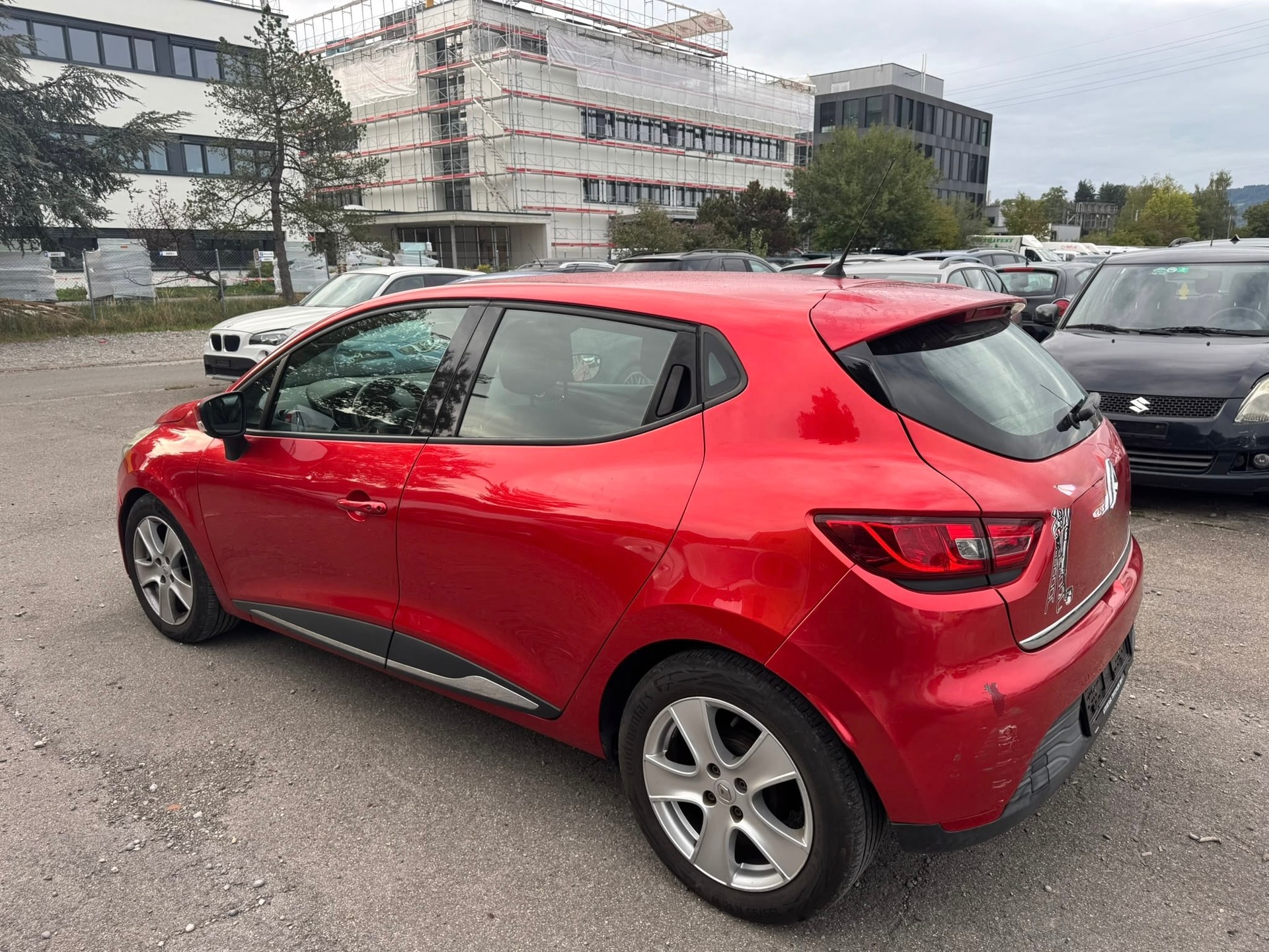 RENAULT Clio 0.9 12V Swiss Edition-image-10