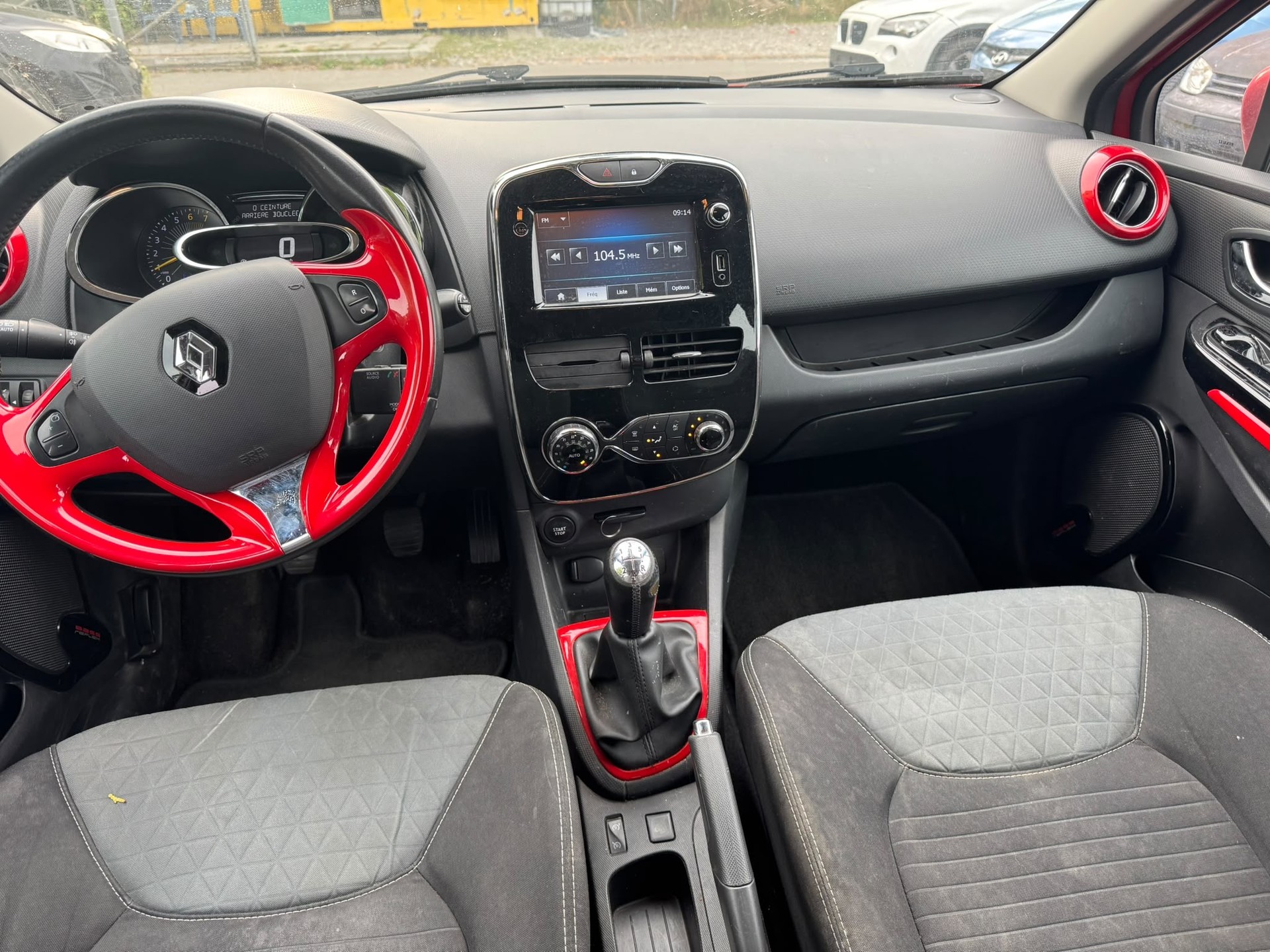 RENAULT Clio 0.9 12V Swiss Edition-image-13