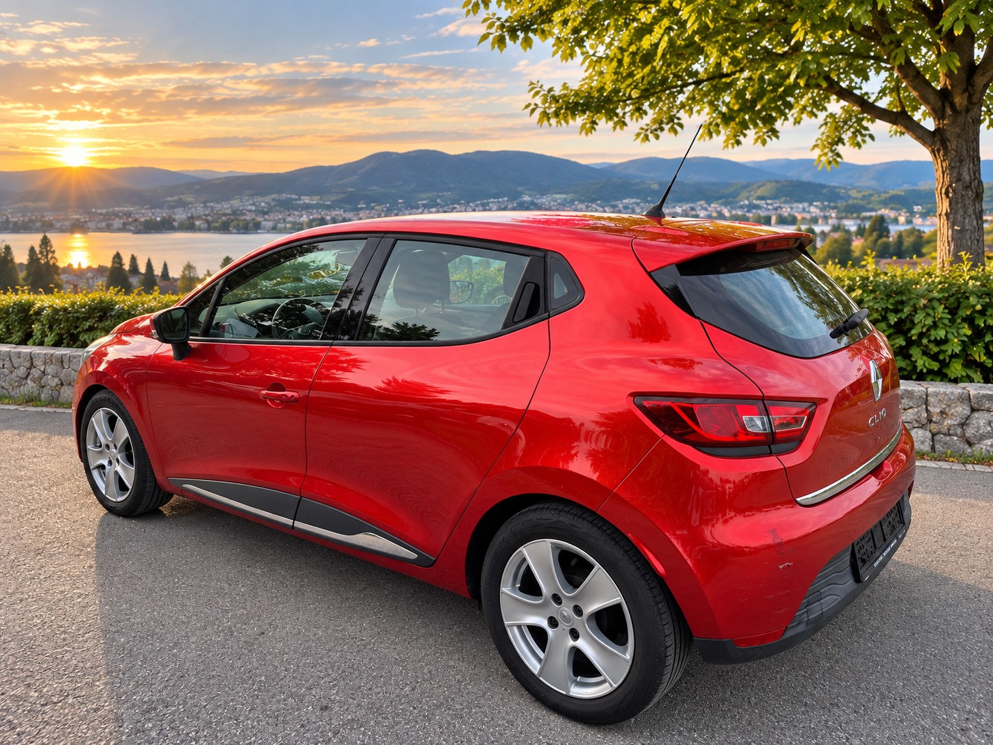 RENAULT Clio 0.9 12V Swiss Edition-image-1