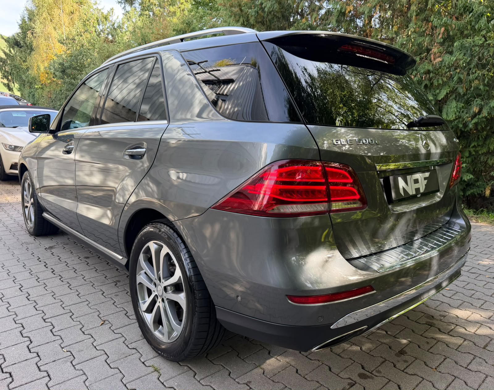MERCEDES-BENZ GLE 500 e 4Matic 7G-Tronic-image-2