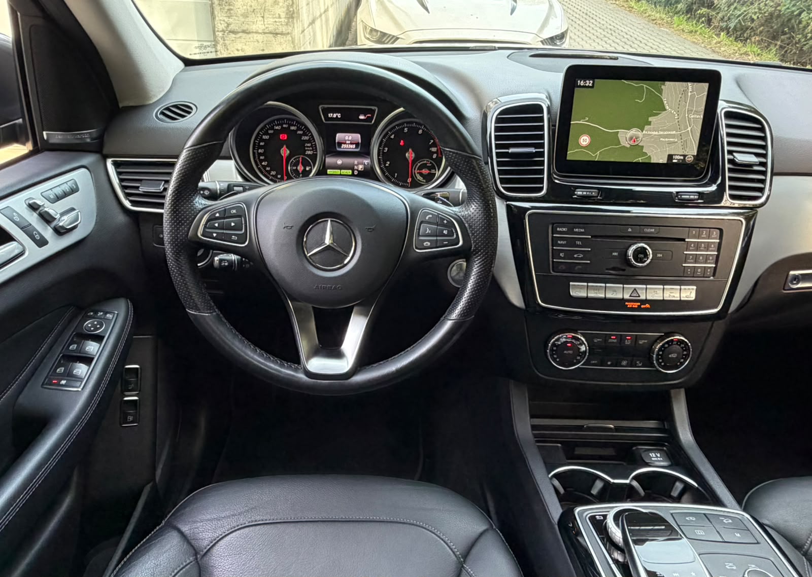 MERCEDES-BENZ GLE 500 e 4Matic 7G-Tronic-image-24
