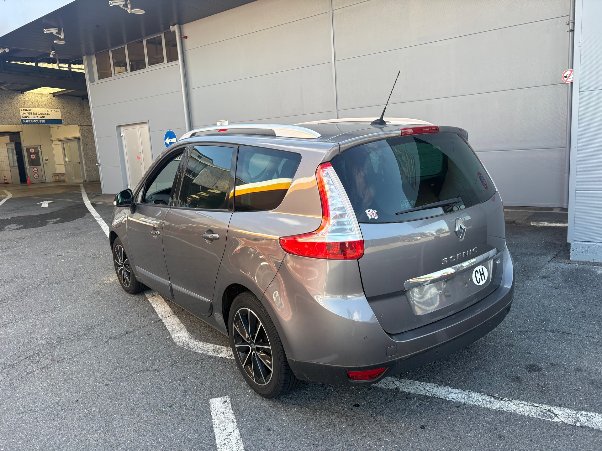 RENAULT Grand Scénic 1.5 dCi Dynamique EDC-image-8