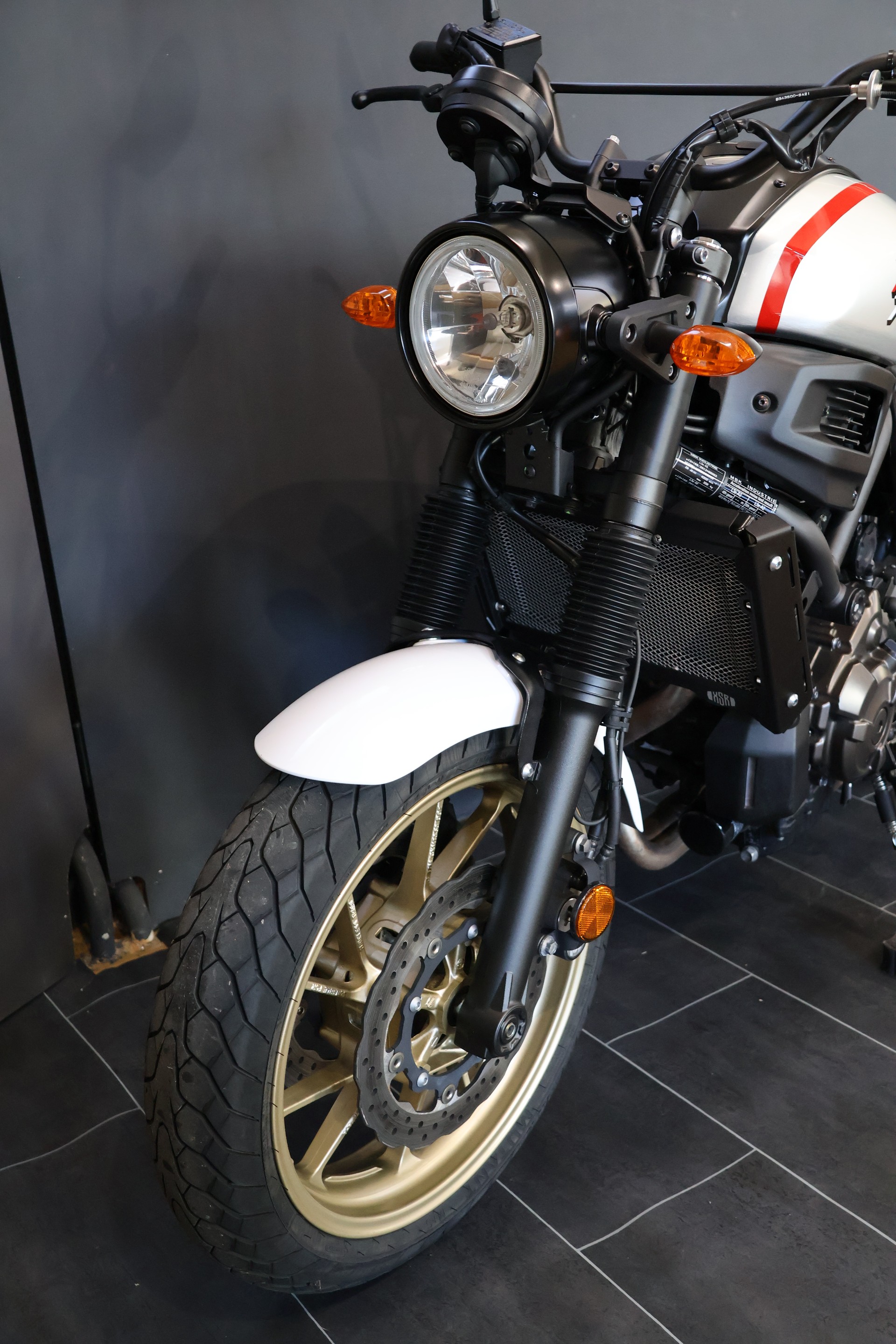 YAMAHA XSR 700 XTribute-showroom-element-2