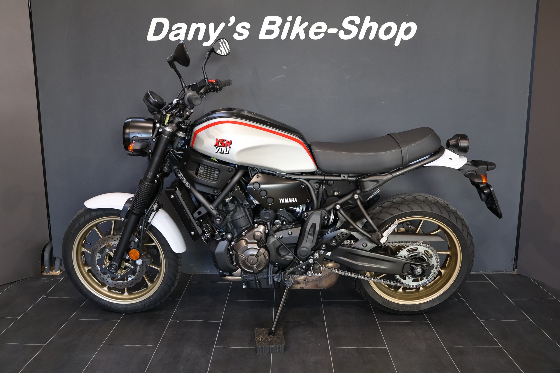 YAMAHA XSR 700 XTribute