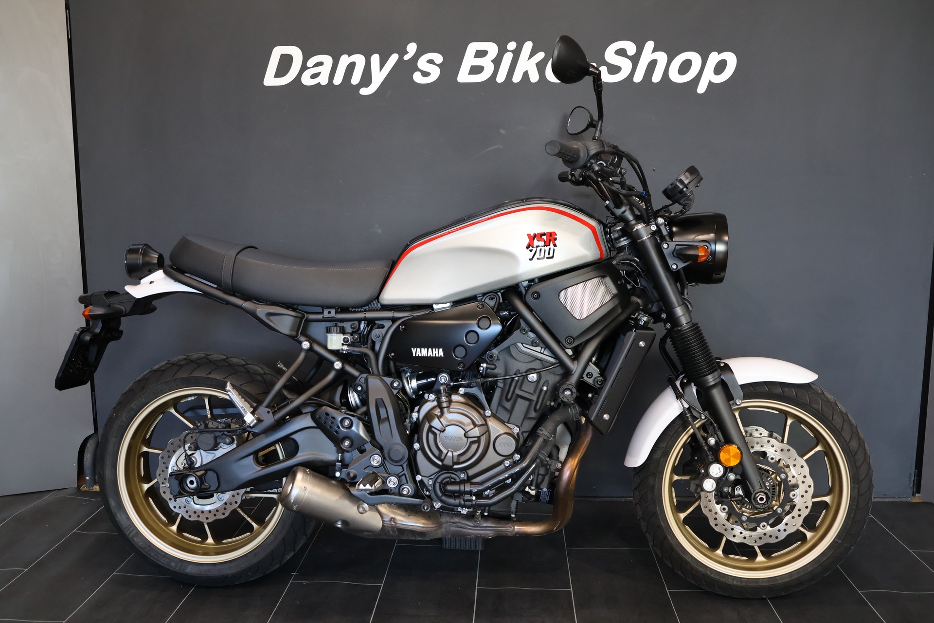 YAMAHA XSR 700 XTribute-showroom-element-3