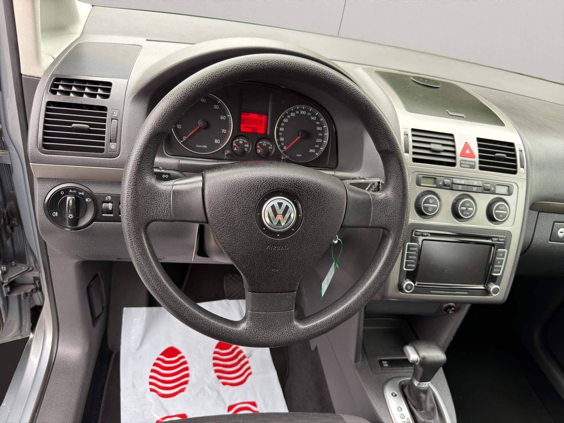 VW Touran 1.4 TSI Highline-image-12