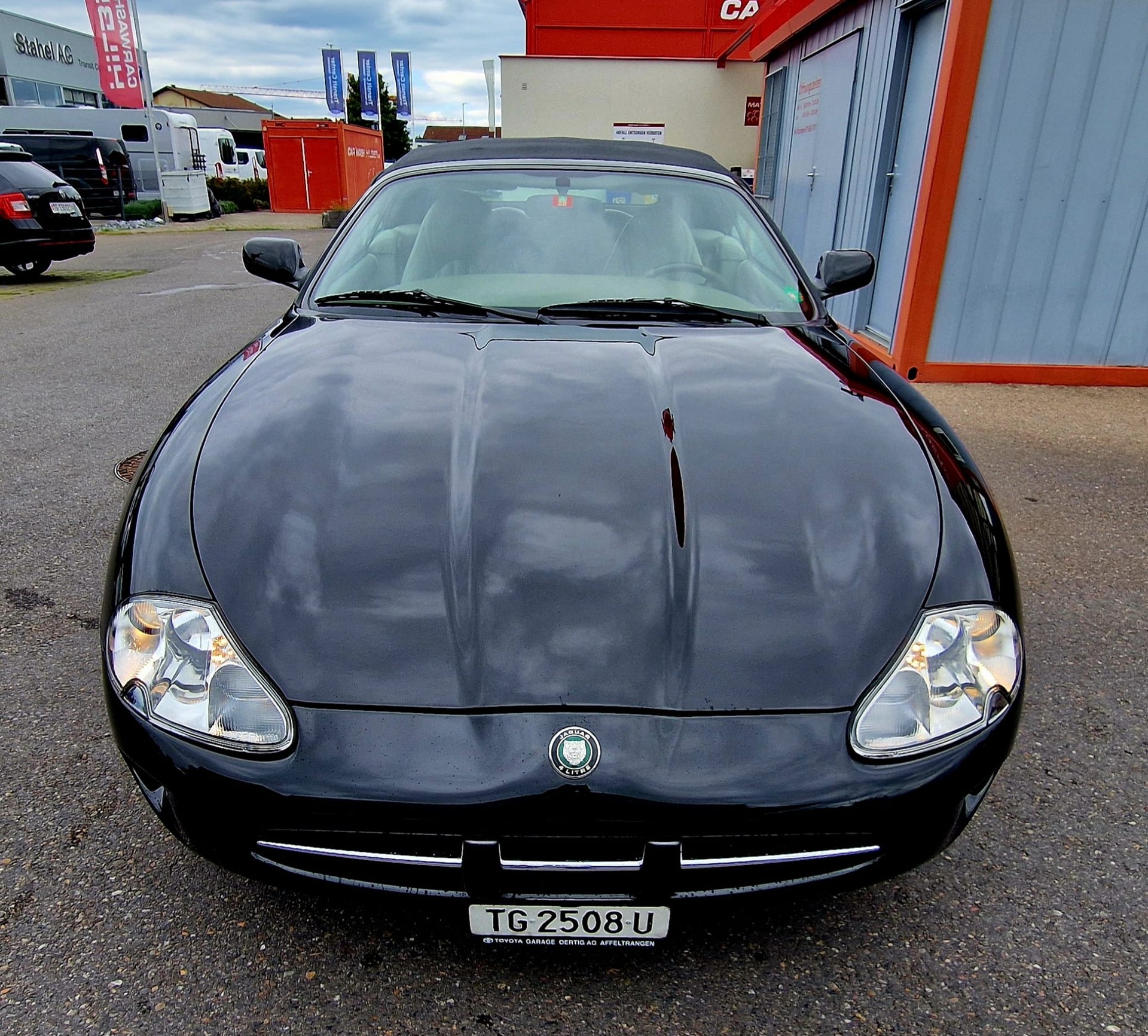 JAGUAR XK8 Convertible-image-1