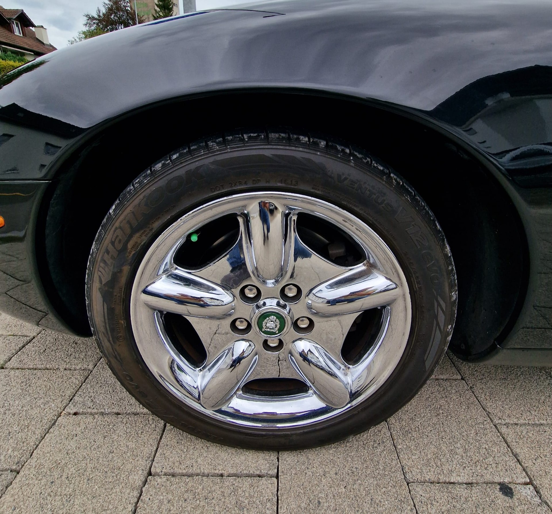 JAGUAR XK8 Convertible-image-15