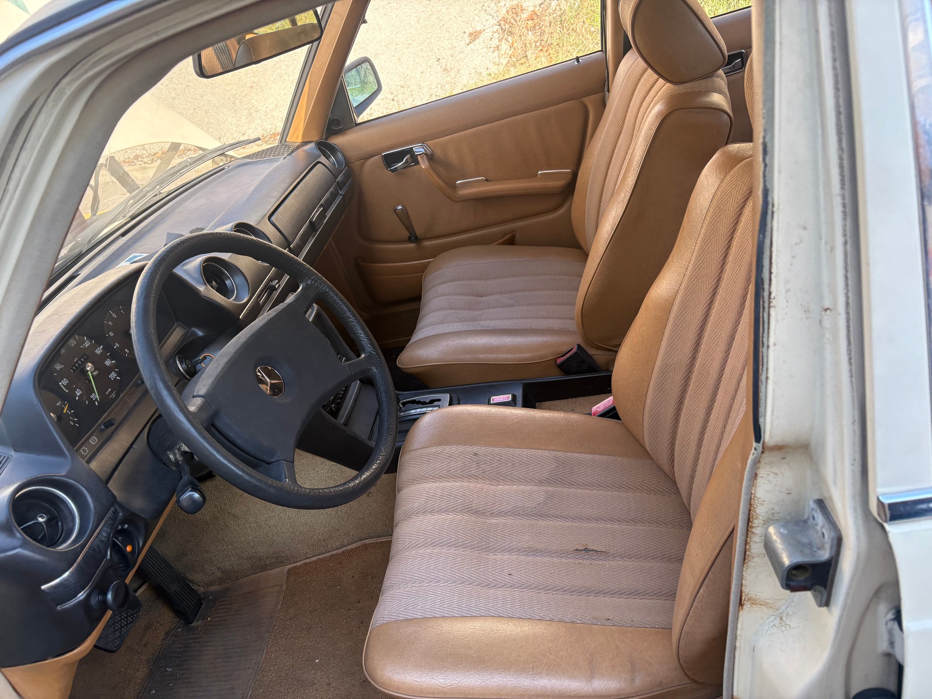 MERCEDES-BENZ 250-image-6