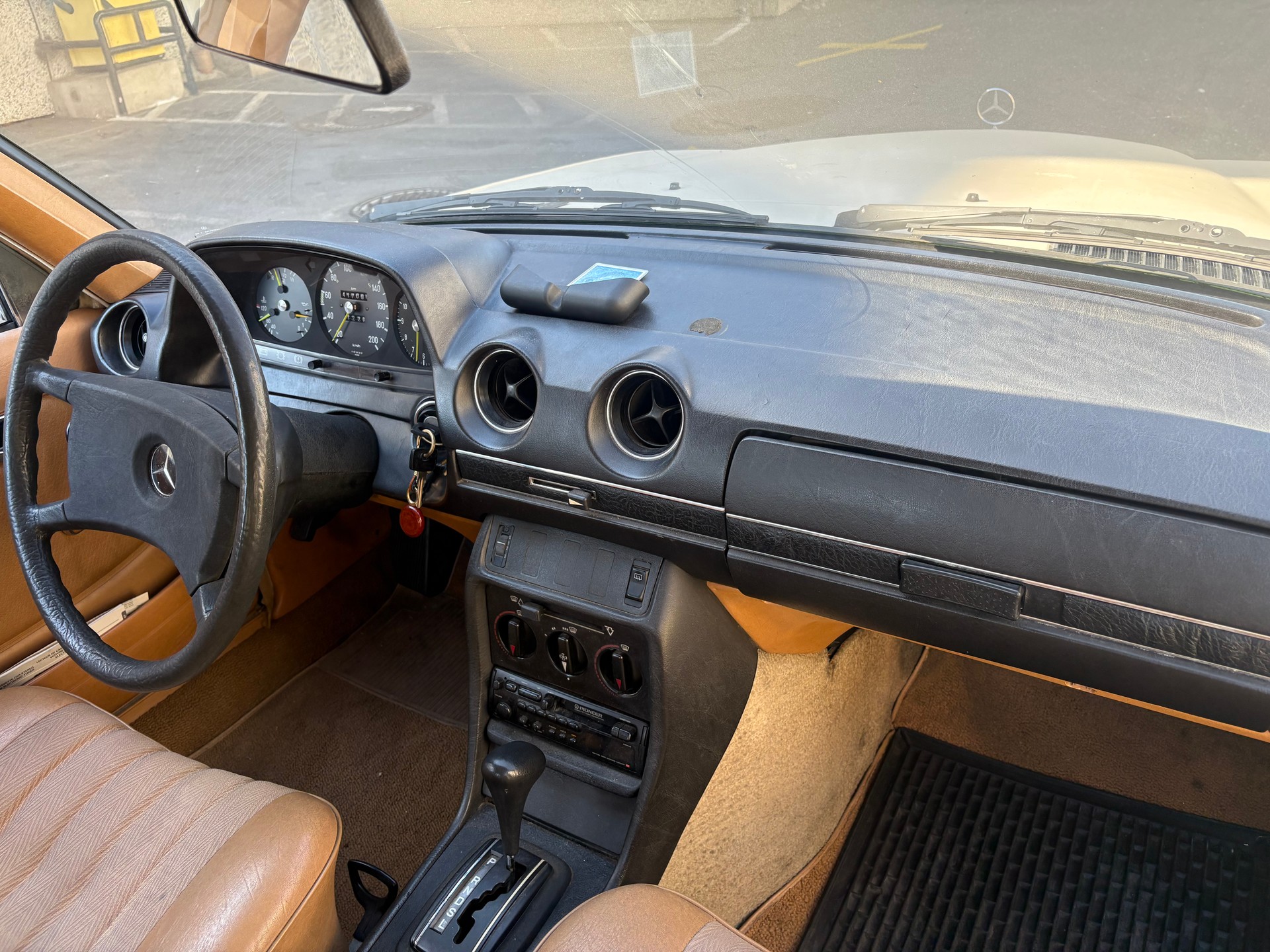 MERCEDES-BENZ 250-image-12