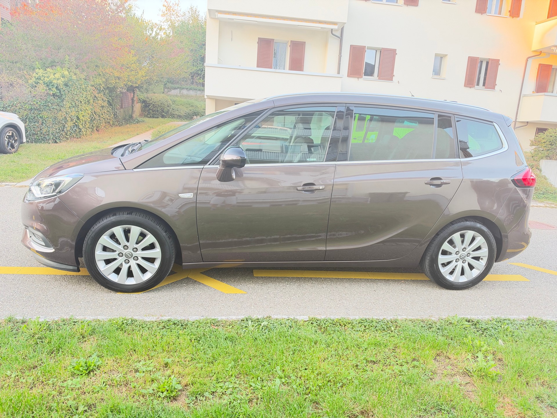 OPEL Zafira 1.4i 16V Excellence/ FRISCH AB MFK 5. 09. 2026 & SERVICE/ AHK 1300kg / RÜCKFAHRKAMERA / NAVI-image-2