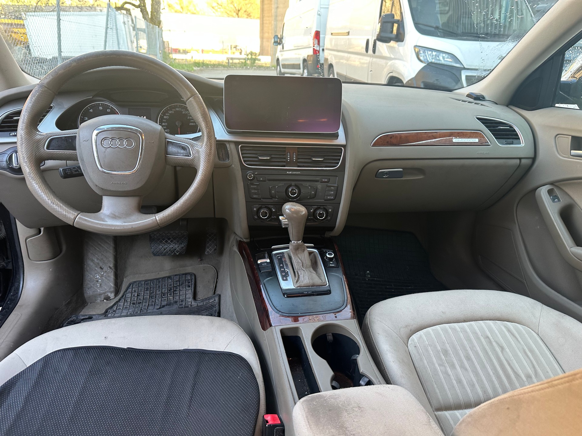 AUDI A4 Avant 2.0 TFSI quattro S-tronic-image-8
