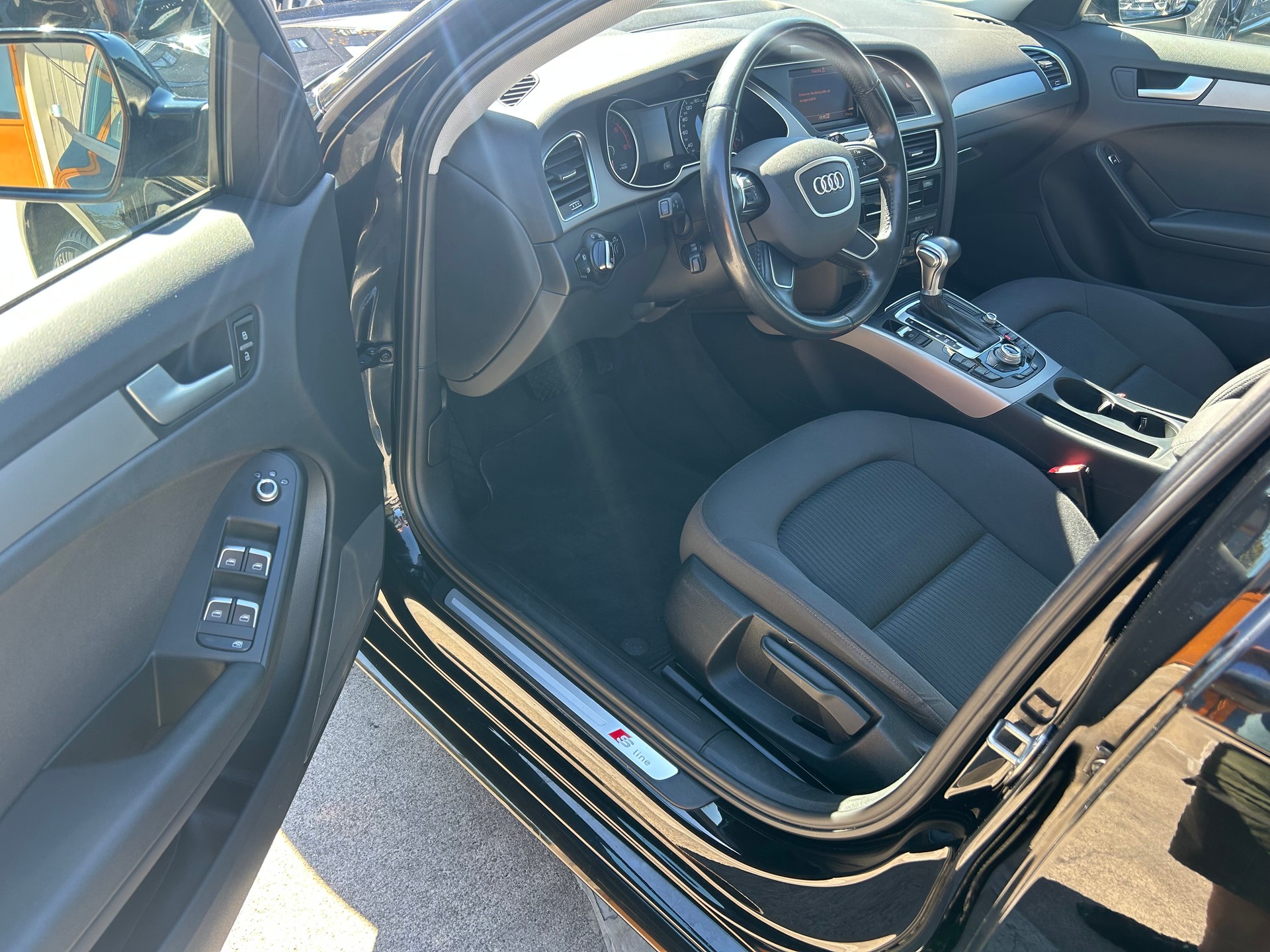 AUDI A4 Avant 2.0 TDI multitronic-image-12