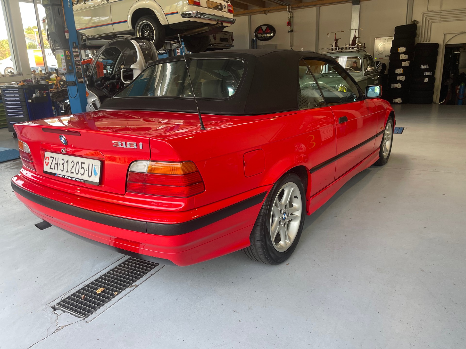 BMW 318i-image-3