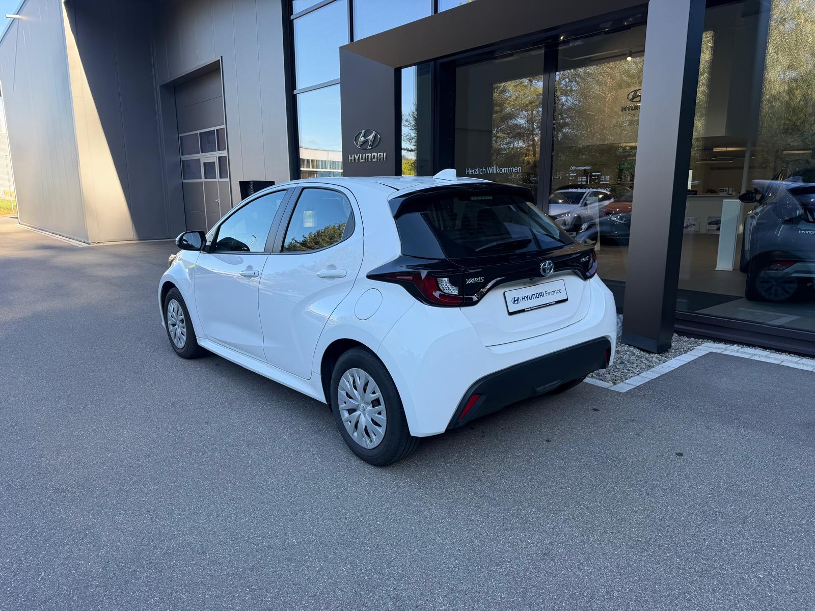 TOYOTA Yaris 1.5 Comfort e-CVT-image-5