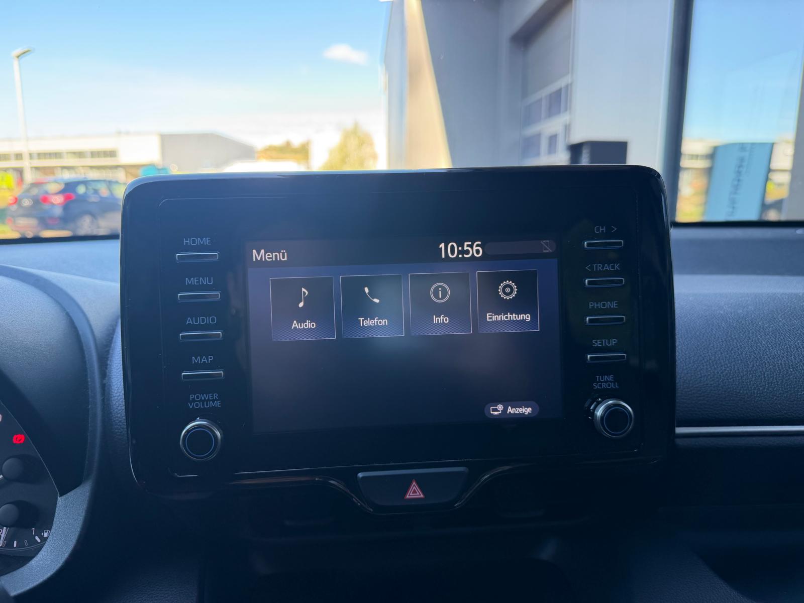 TOYOTA Yaris 1.5 Comfort e-CVT-image-12