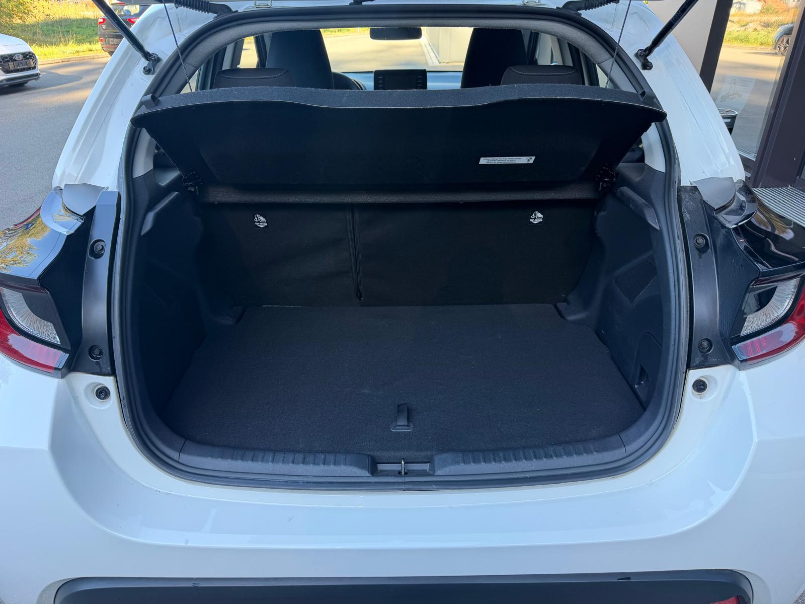 TOYOTA Yaris 1.5 Comfort e-CVT-image-7