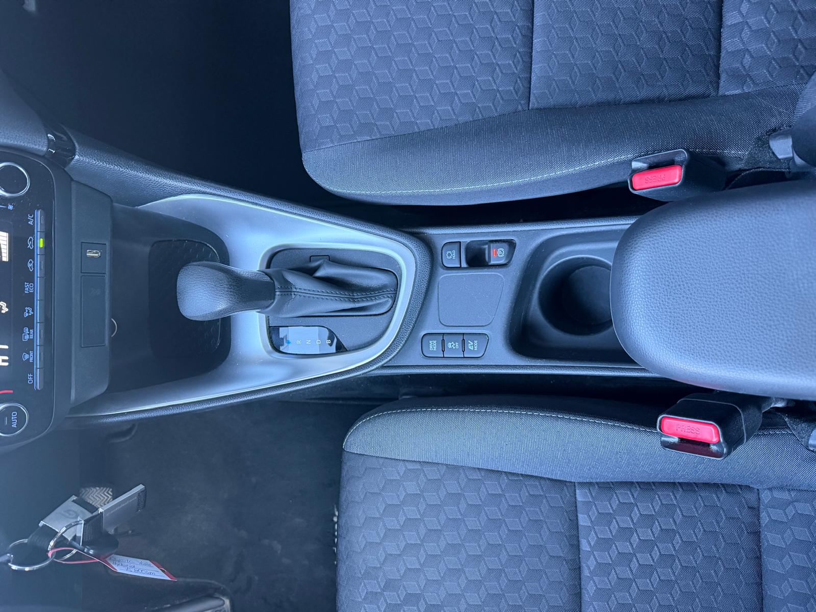 TOYOTA Yaris 1.5 Comfort e-CVT-image-16