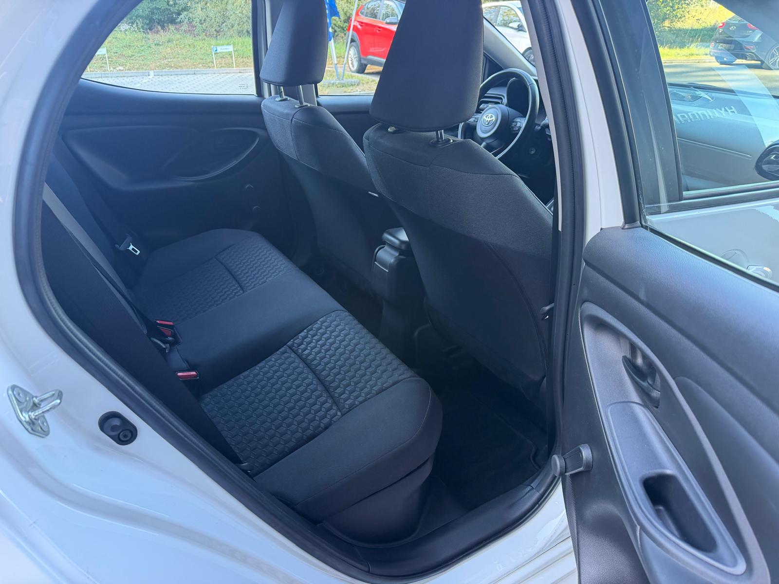TOYOTA Yaris 1.5 Comfort e-CVT-image-9