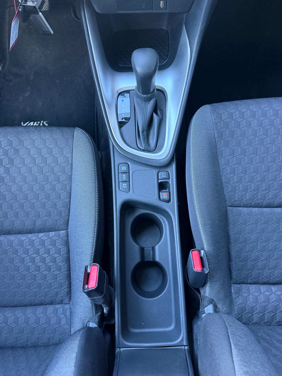TOYOTA Yaris 1.5 Comfort e-CVT-image-17