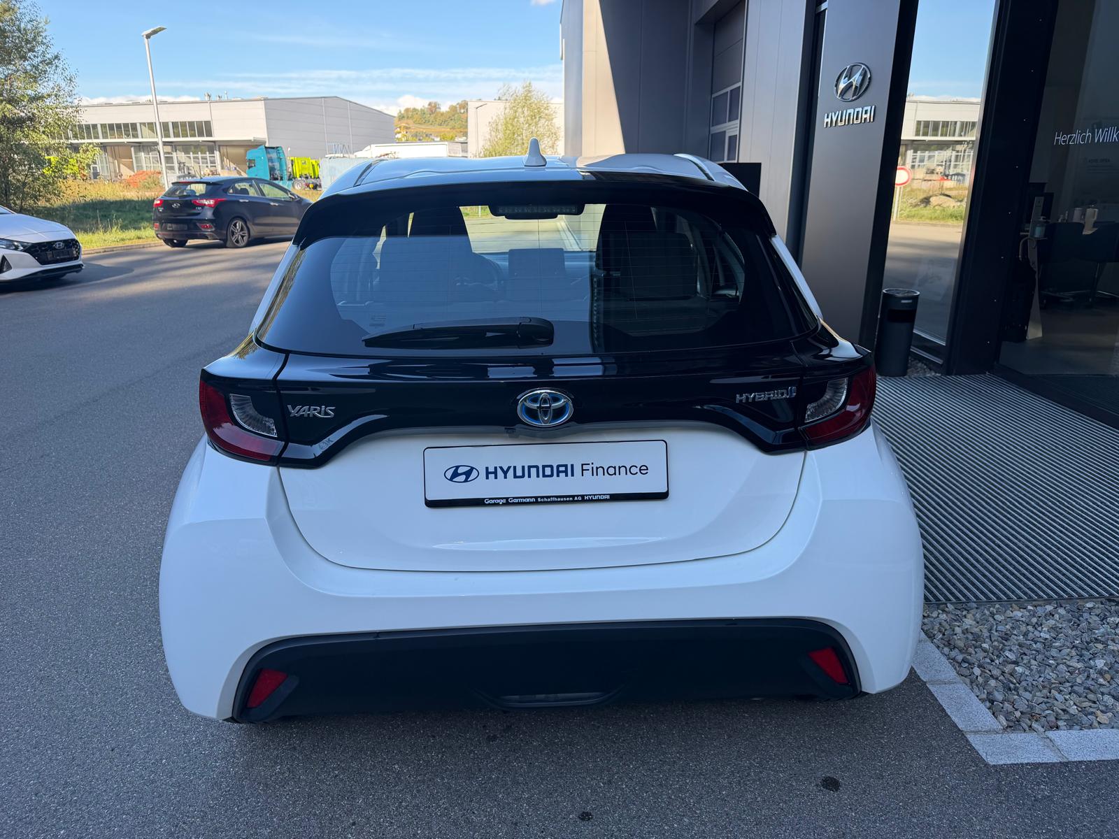 TOYOTA Yaris 1.5 Comfort e-CVT-image-6