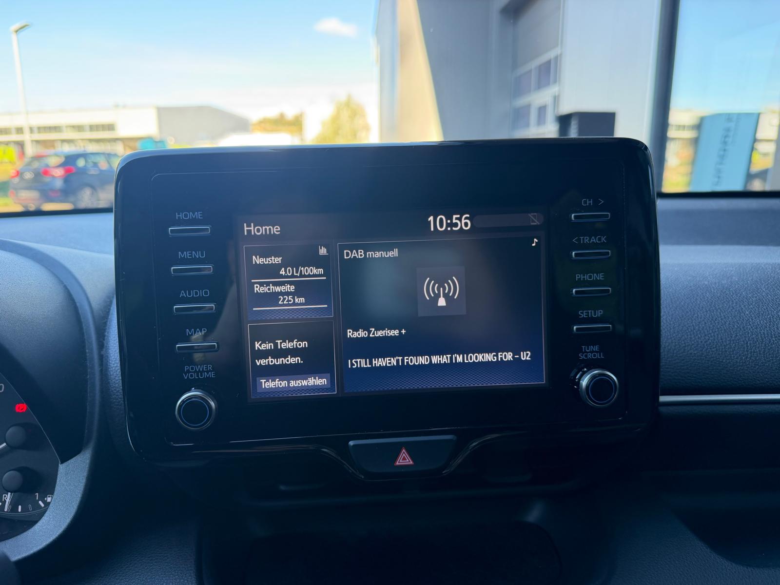 TOYOTA Yaris 1.5 Comfort e-CVT-image-11