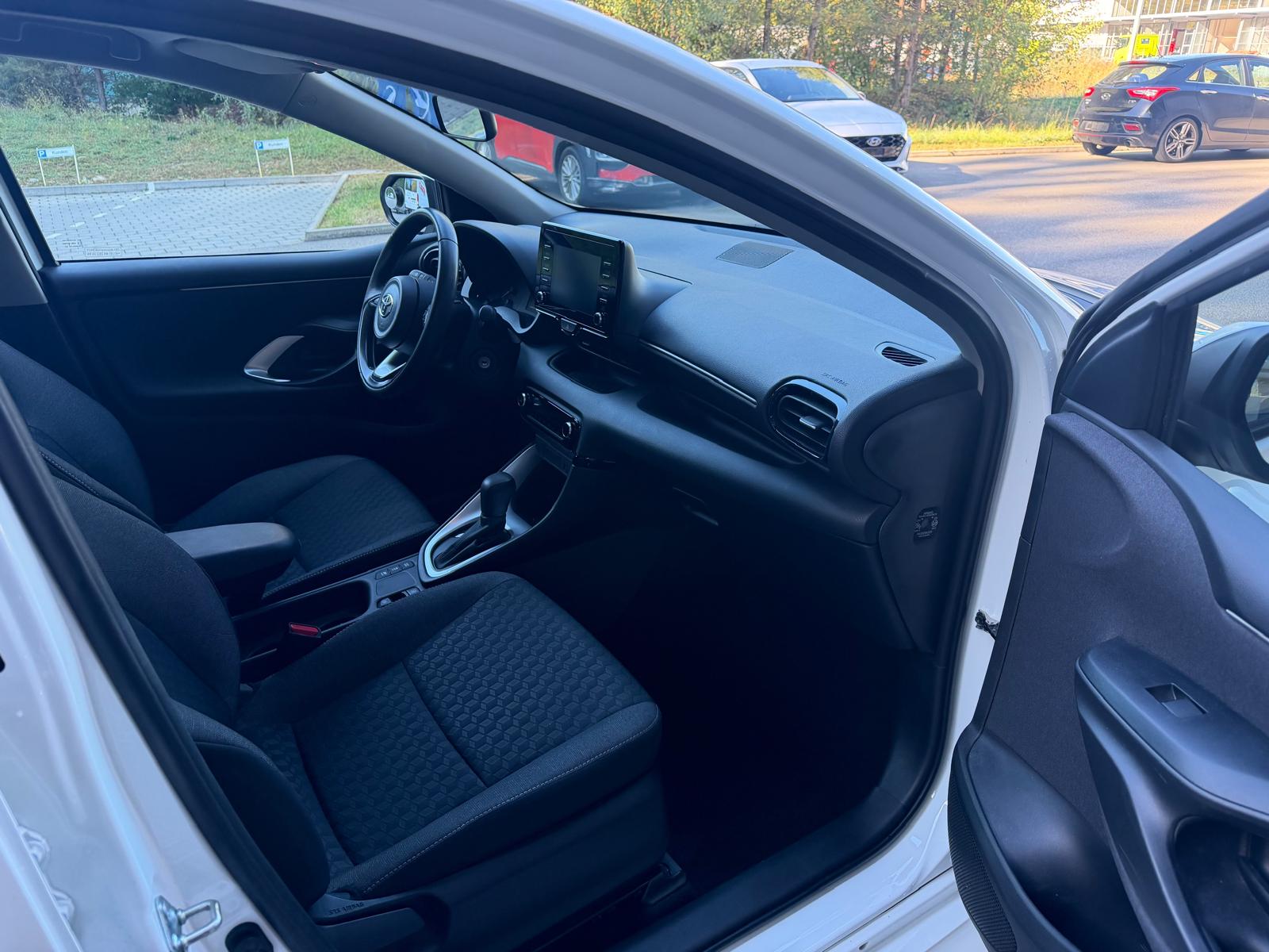 TOYOTA Yaris 1.5 Comfort e-CVT-image-10