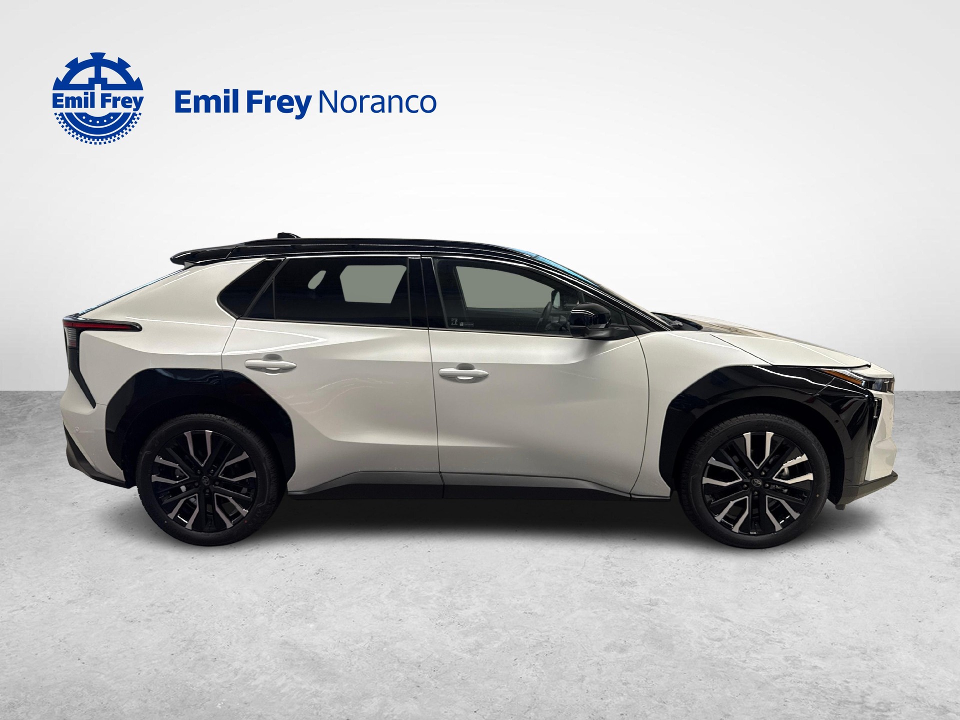 TOYOTA bZ4X Premium AWD + Ruote invernali & Servizi inclusi-image-5