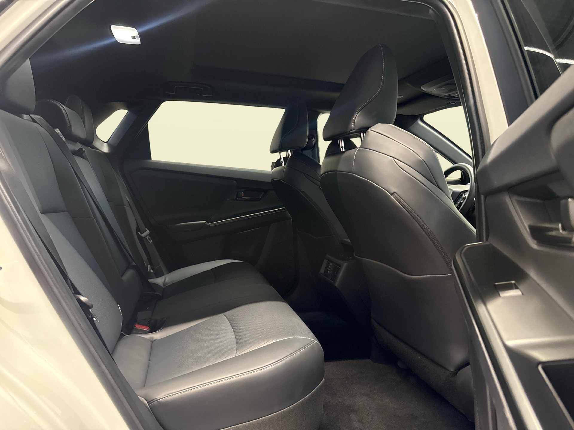 TOYOTA bZ4X Premium AWD + Ruote invernali & Servizi inclusi-image-11