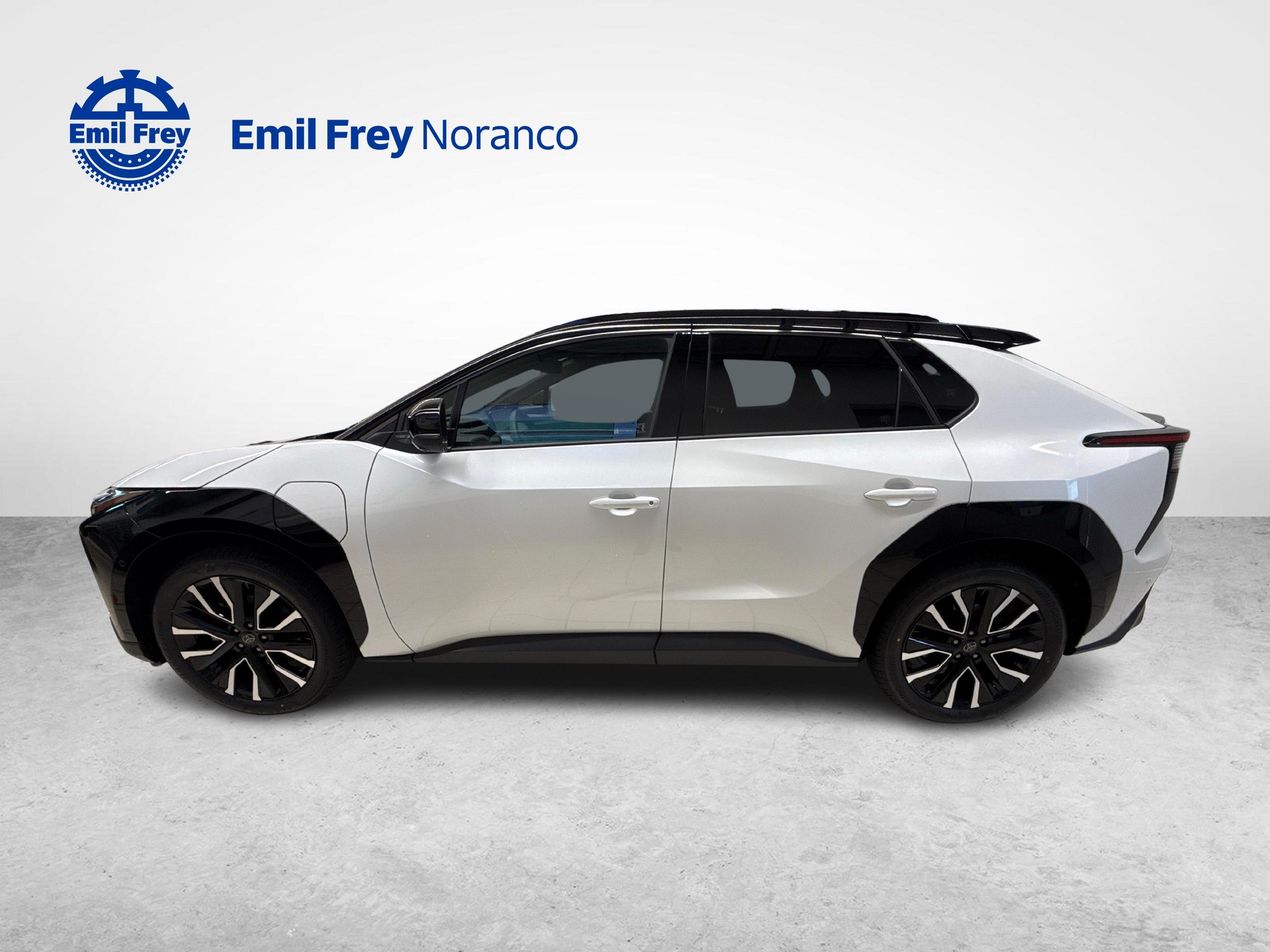 TOYOTA bZ4X Premium AWD + Ruote invernali & Servizi inclusi-image-1