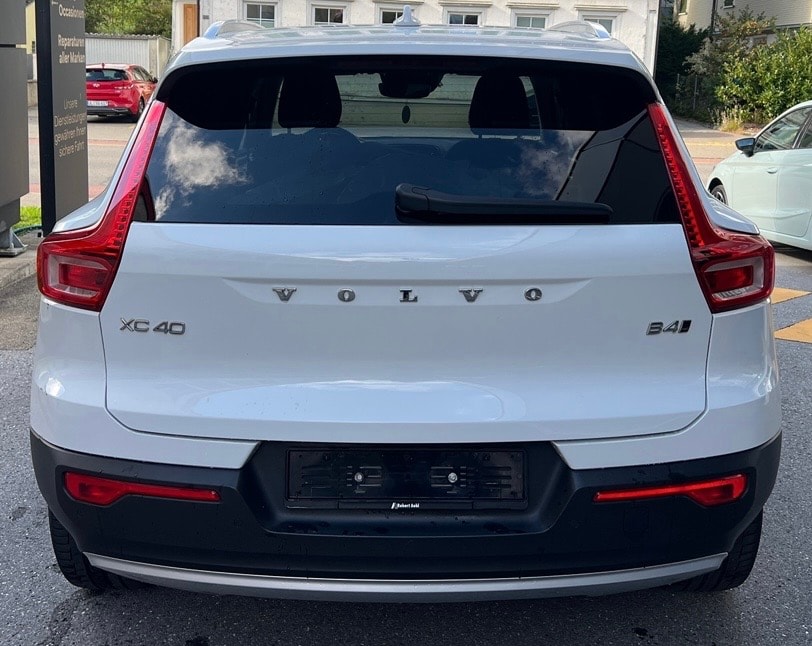 VOLVO XC40 B4 Benzin Mild Hybrid AWD Momentum Geartronic-image-3