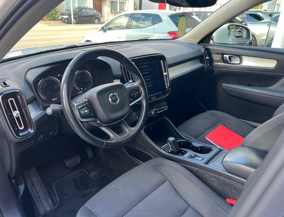 VOLVO XC40 B4 Benzin Mild Hybrid AWD Momentum Geartronic-image-9