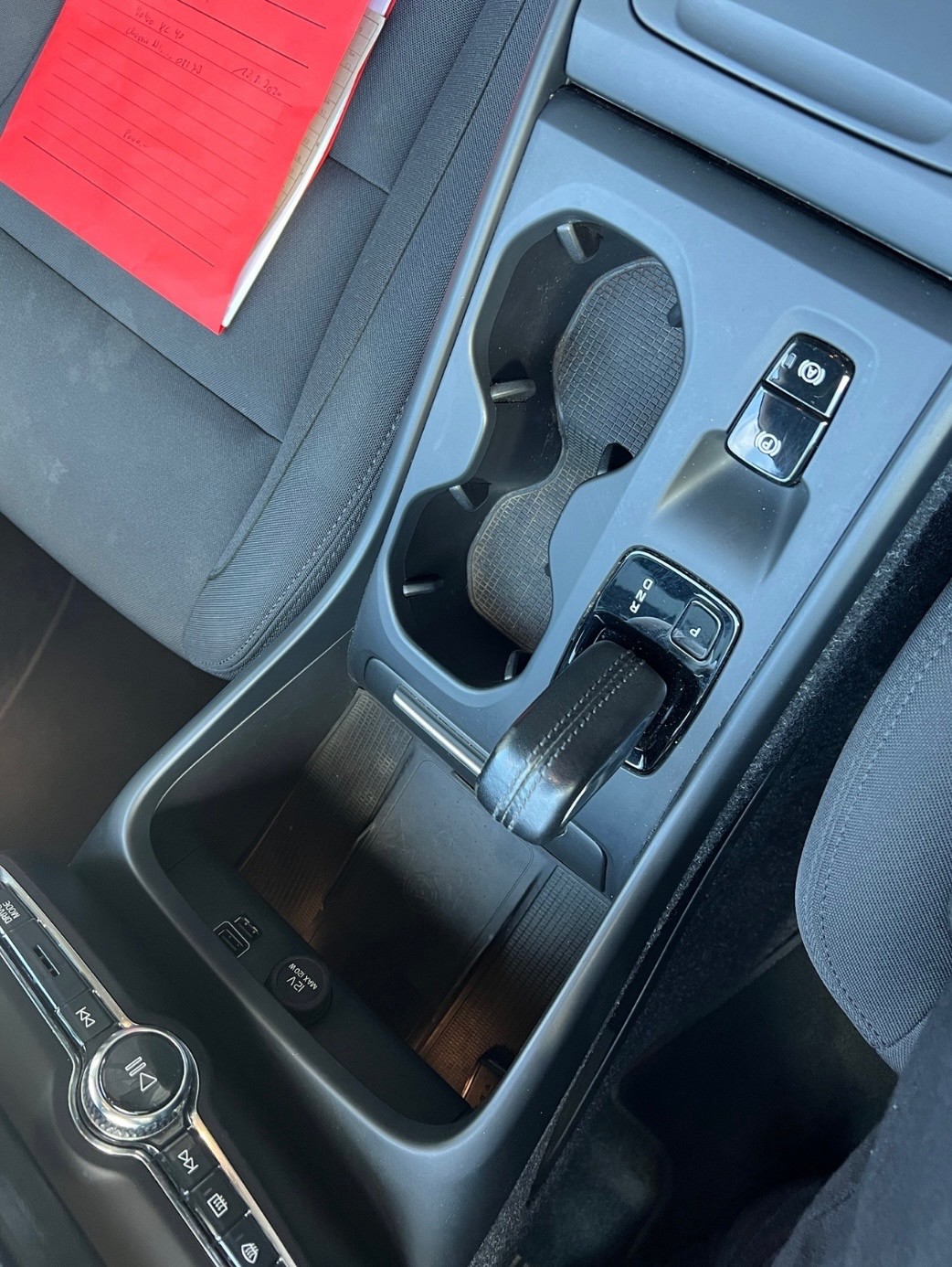 VOLVO XC40 B4 Benzin Mild Hybrid AWD Momentum Geartronic-image-23