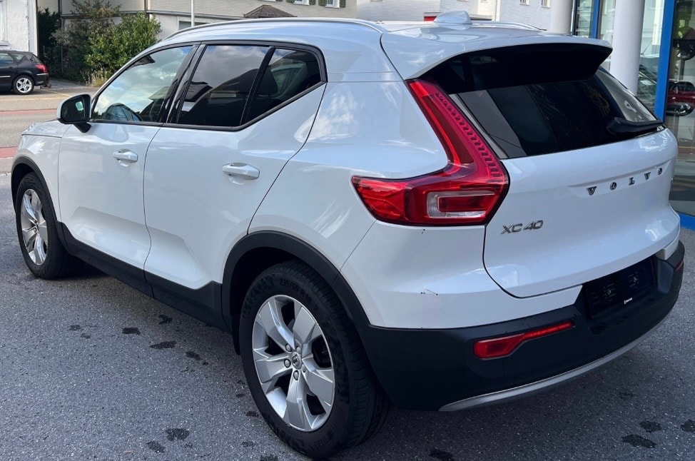 VOLVO XC40 B4 Benzin Mild Hybrid AWD Momentum Geartronic-image-6