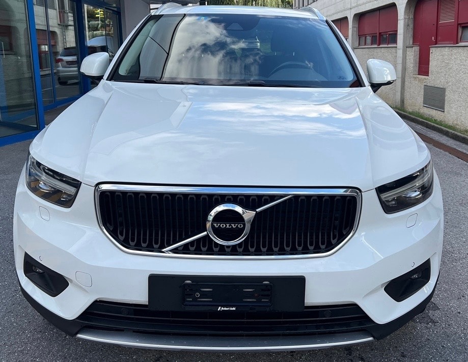 VOLVO XC40 B4 Benzin Mild Hybrid AWD Momentum Geartronic-image-1