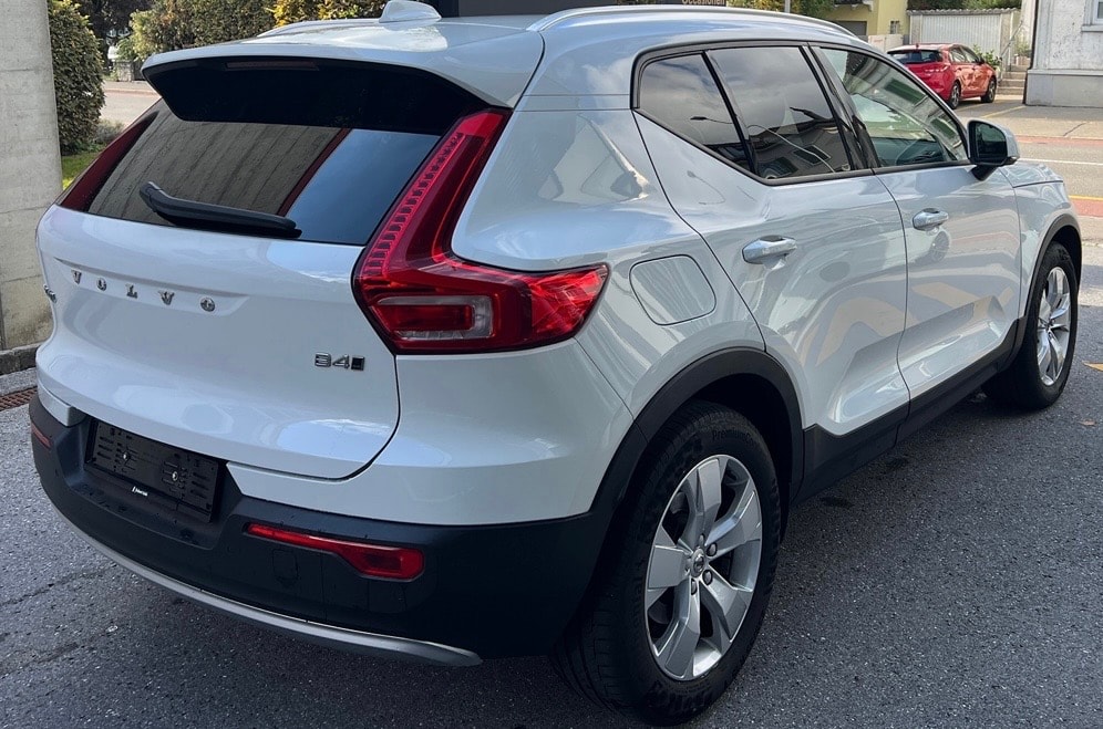 VOLVO XC40 B4 Benzin Mild Hybrid AWD Momentum Geartronic-image-4
