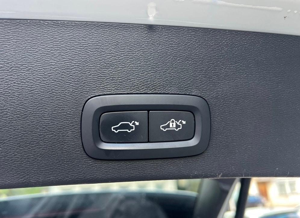 VOLVO XC40 B4 Benzin Mild Hybrid AWD Momentum Geartronic-image-16