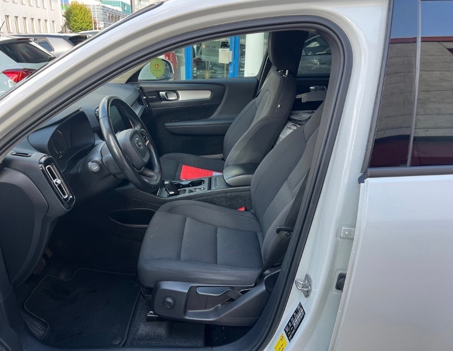 VOLVO XC40 B4 Benzin Mild Hybrid AWD Momentum Geartronic-image-10