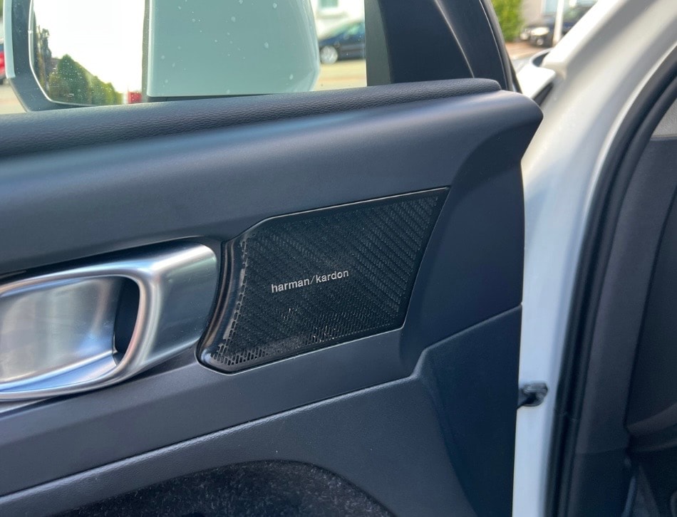 VOLVO XC40 B4 Benzin Mild Hybrid AWD Momentum Geartronic-image-14