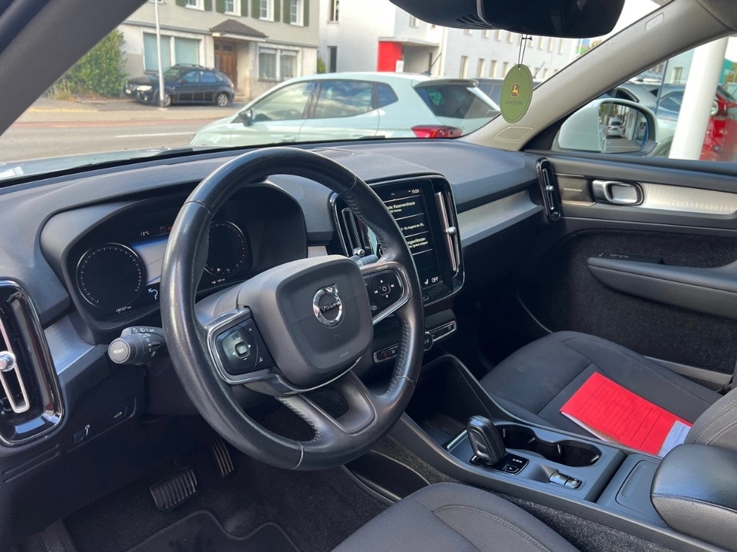 VOLVO XC40 B4 Benzin Mild Hybrid AWD Momentum Geartronic-image-18