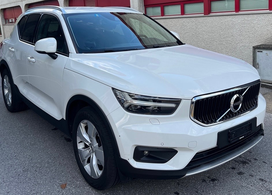 VOLVO XC40 B4 Benzin Mild Hybrid AWD Momentum Geartronic-image-0