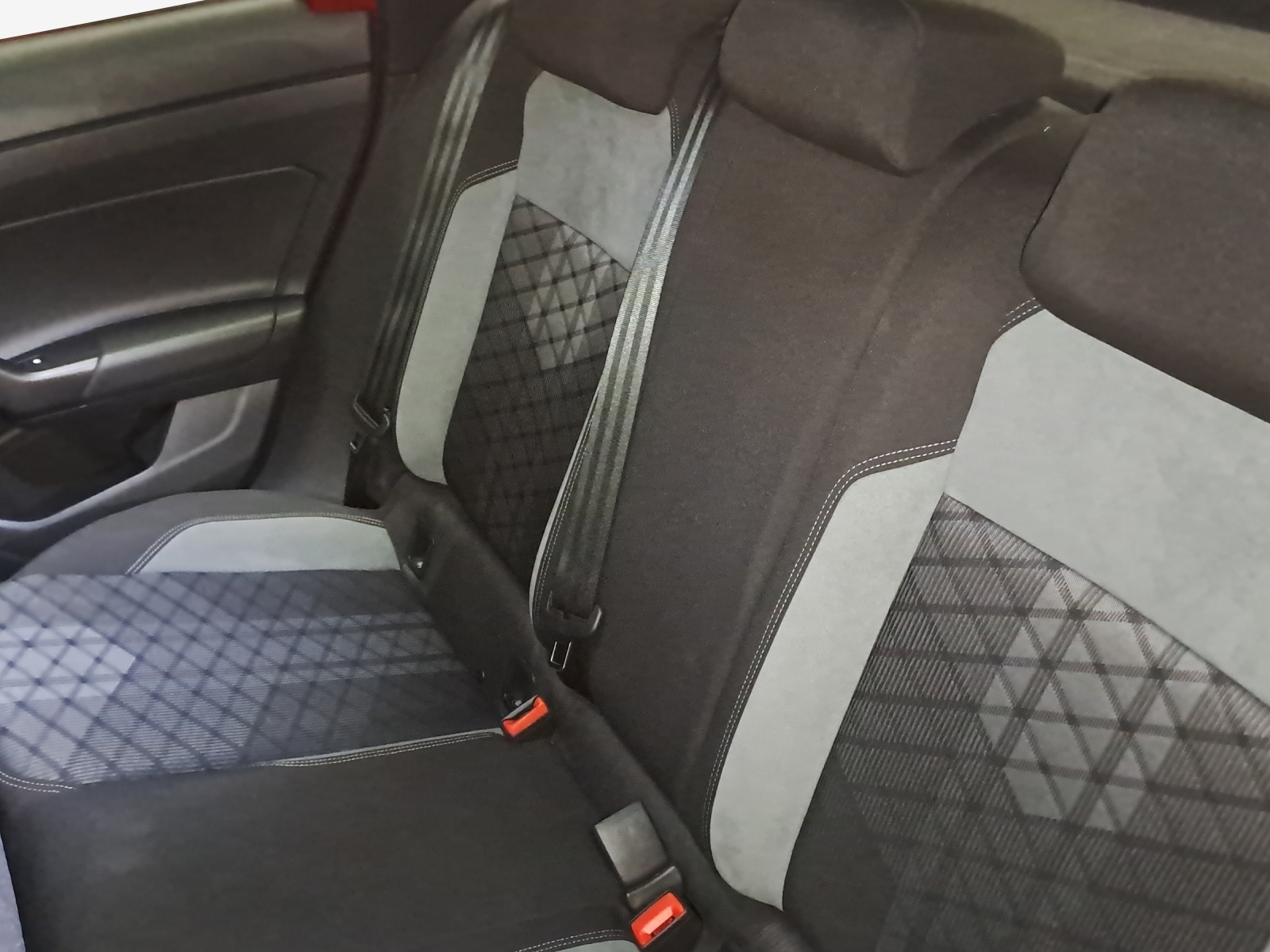 VW Polo 1.0 TSI R-Line DSG-image-11