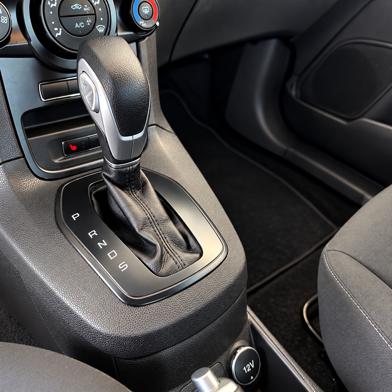 FORD Fiesta 1.0 SCTi Titanium PowerShift-image-7
