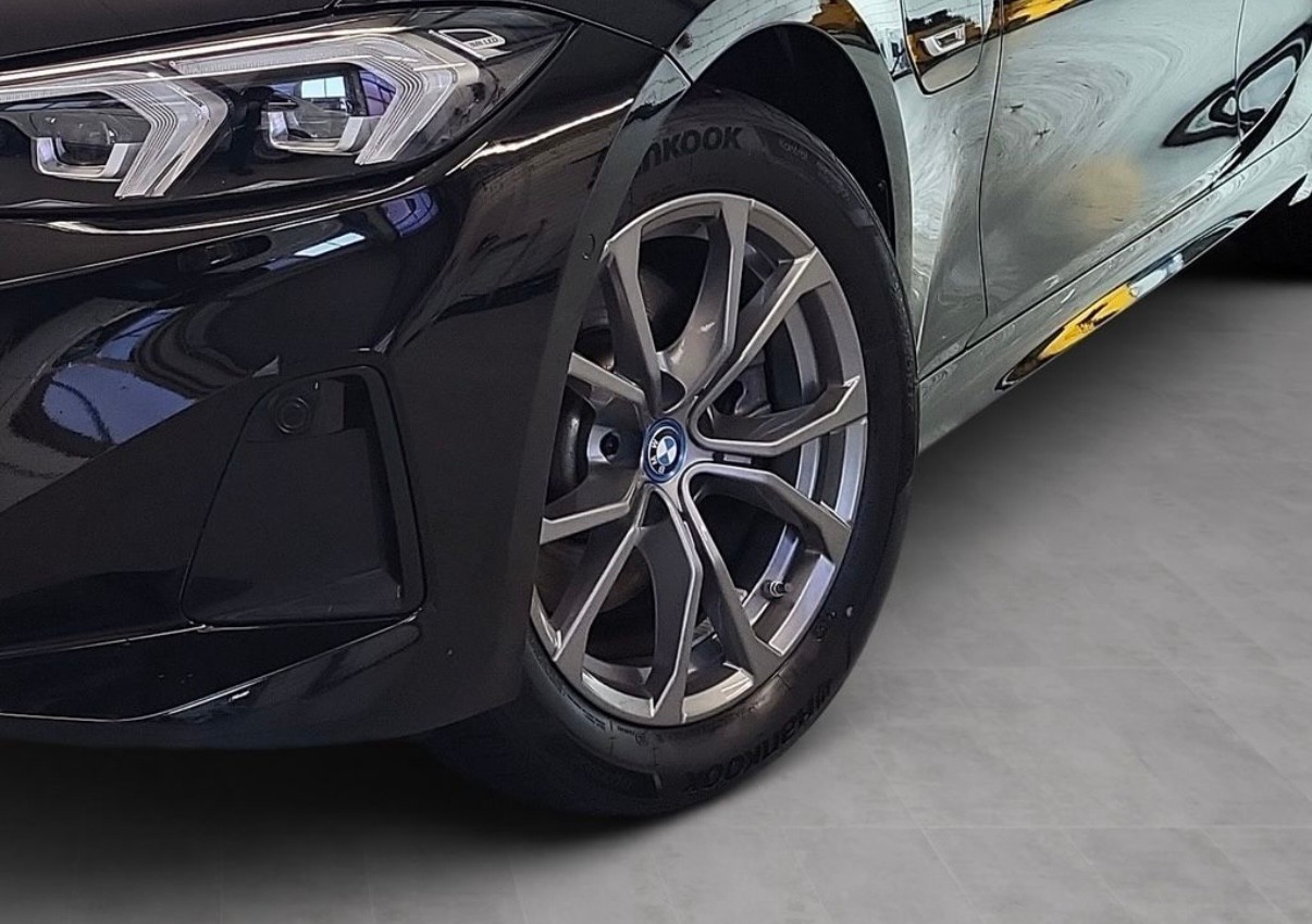 BMW 320e-image-3